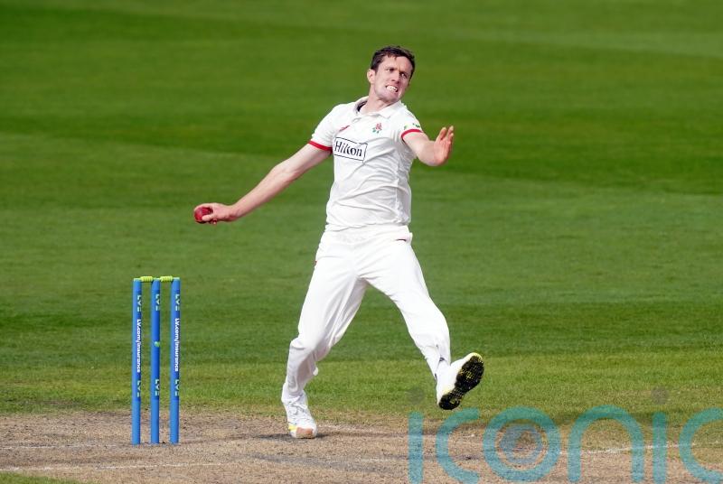 Lancashire bounce back well on thrilling first day against leaders Surrey