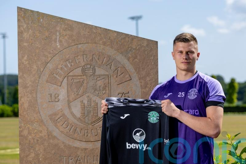 Hibernian sign Polish goalkeeper Max Boruc