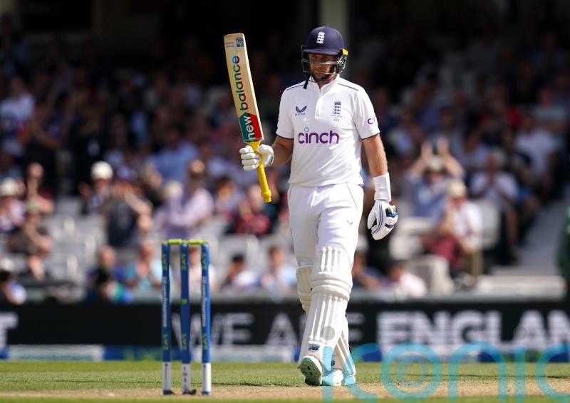 Joe Root leads England charge with fifty as lead over Australia passes 250