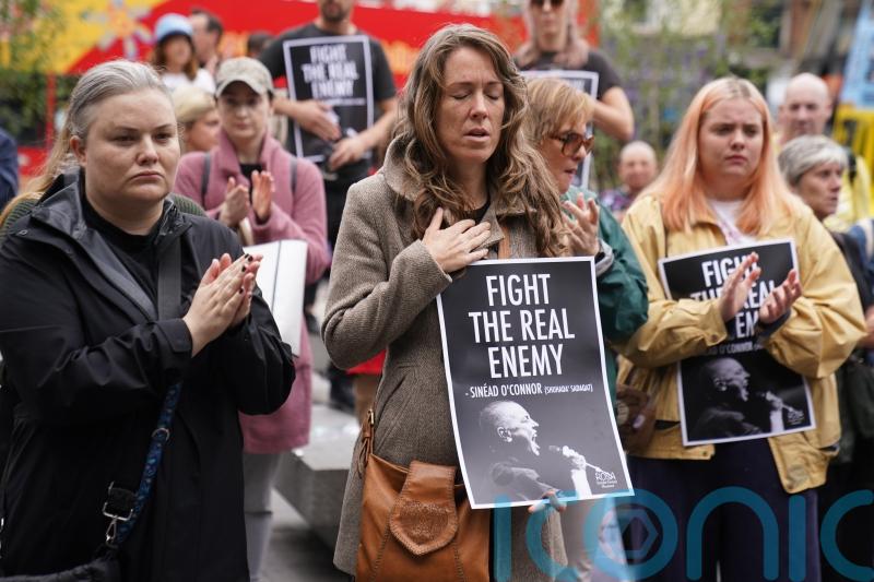 Sinead O&rsquo;Connor fans gather to sing Nothing Compares 2 U in Dublin tribute
