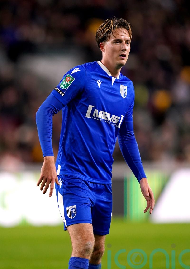 Will Wright fires Crawley to opening victory over 10-man Bradford