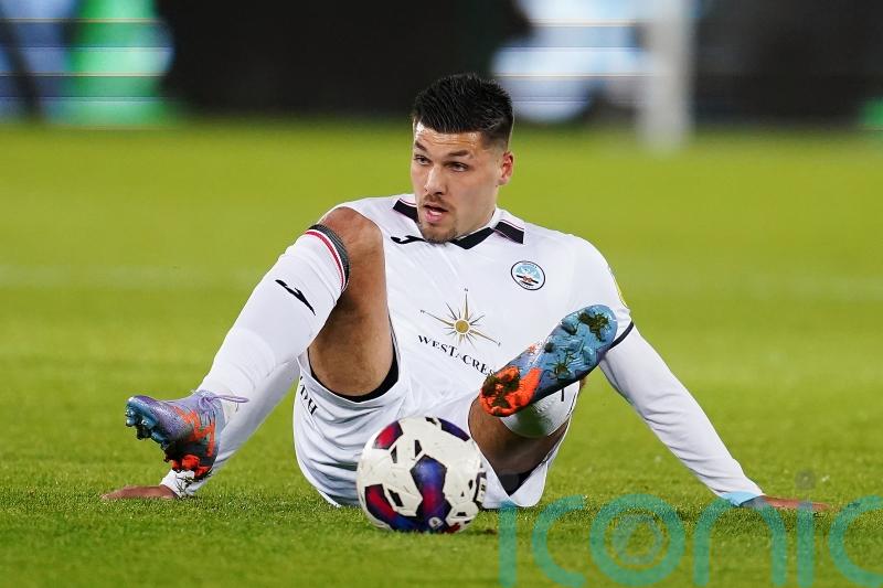 &lsquo;He hasn&rsquo;t said yes and hasn&rsquo;t said no&rsquo; &ndash; Swansea in Joel Piroe contract talks