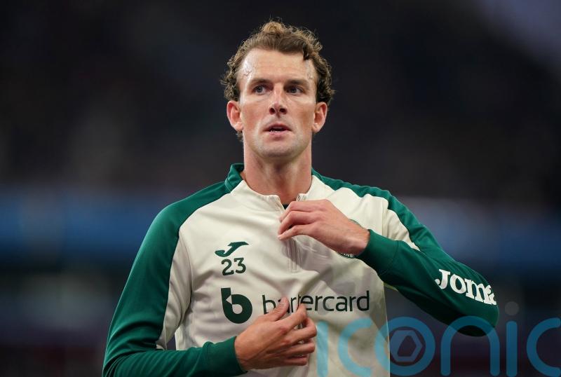 Managerless Hibernian beat Aberdeen to claim first league win of season