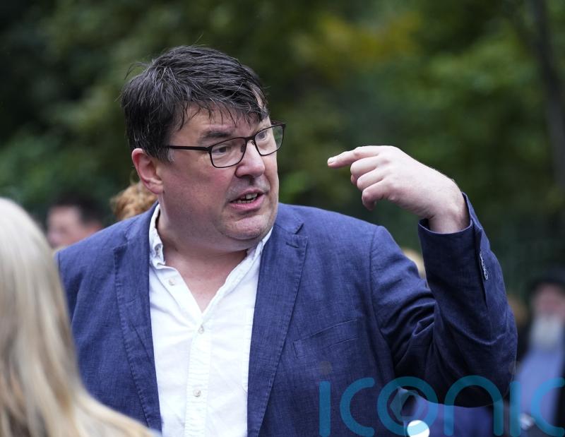 Graham Linehan lauds Richard Ayoade and Jonathan Ross&rsquo;s bravery in backing  him
