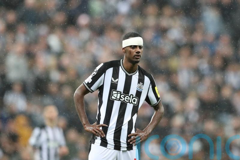 Newcastle boss Eddie Howe hails Alexander Isak&rsquo;s battling response against PSG