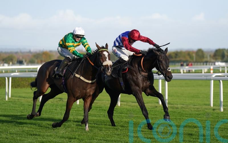 Inthewaterside claims narrow success on hurdling bow