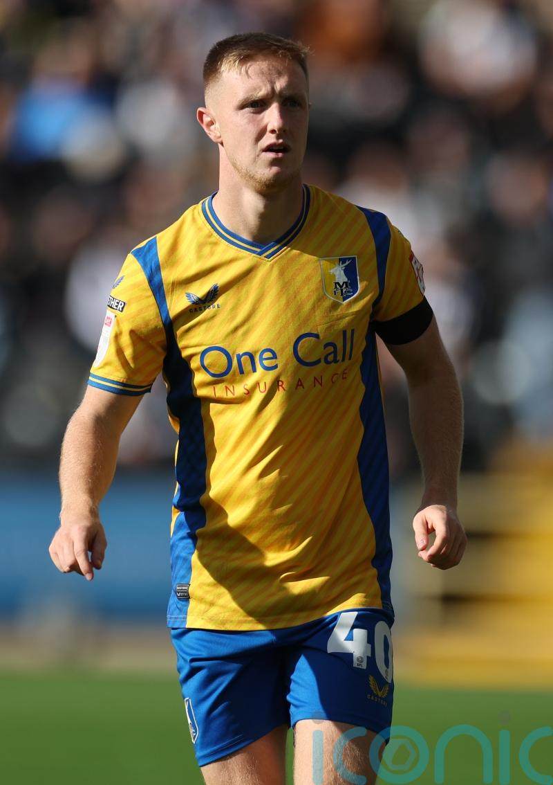 Mansfield edge out Salford to climb into top three in League Two