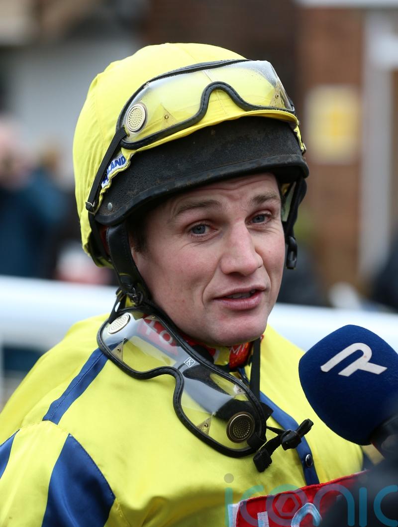 Jamie Moore sidelined after Lingfield fall