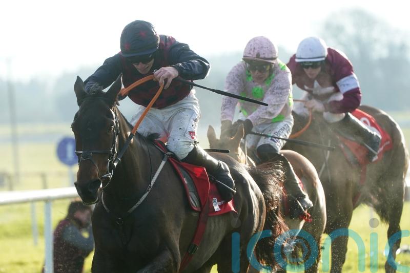 Farren finishes strongly to grab Royal Bond Glory