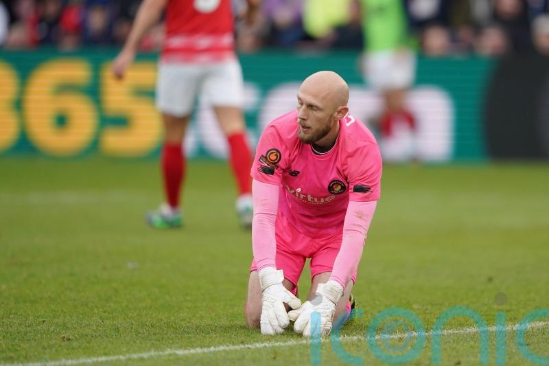 Ebbsfleet goalkeeper scores stoppage-time equaliser to deny York victory
