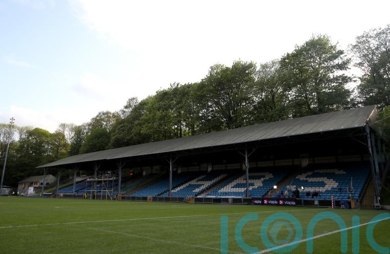 Halifax held at home by Rochdale