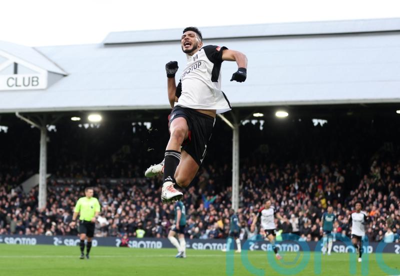 Fulham deny Arsenal chance to go top with victory at Craven Cottage