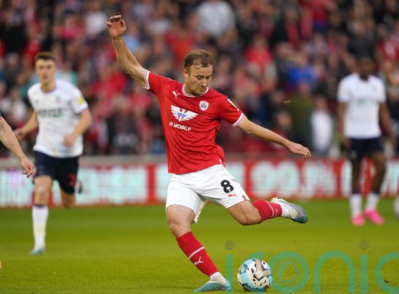 Barnsley come from behind to beat Carlisle