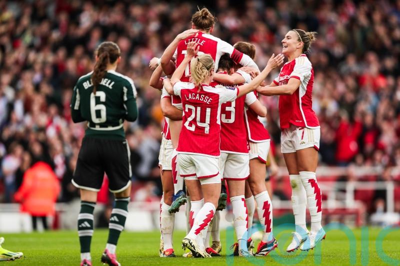 Record WSL sell-out as Arsenal boost Champions League bid with win over Man Utd