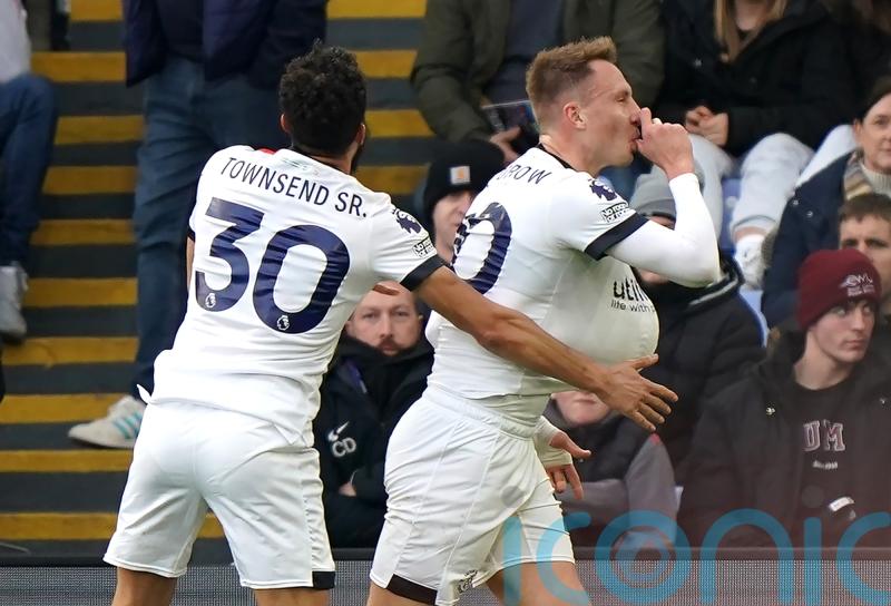 Cauley Woodrow snatches late equaliser for Luton at Crystal Palace