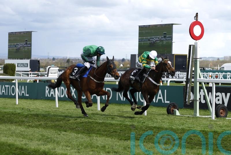 El Fabiolo and Jonbon clash in Champion Chase