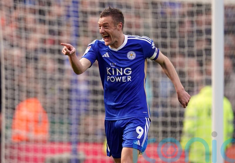 Leicester see off Norwich to put pressure on fellow promotion chasers