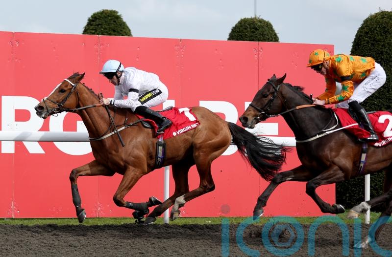 Cemhaan stays on strongly to spring Rosebery surprise