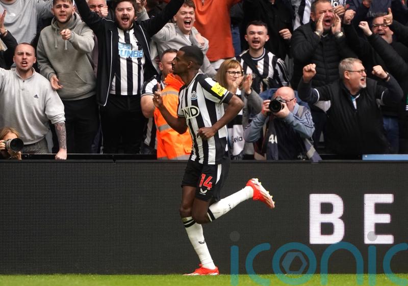 Alexander Isak stars as Newcastle put four past Tottenham