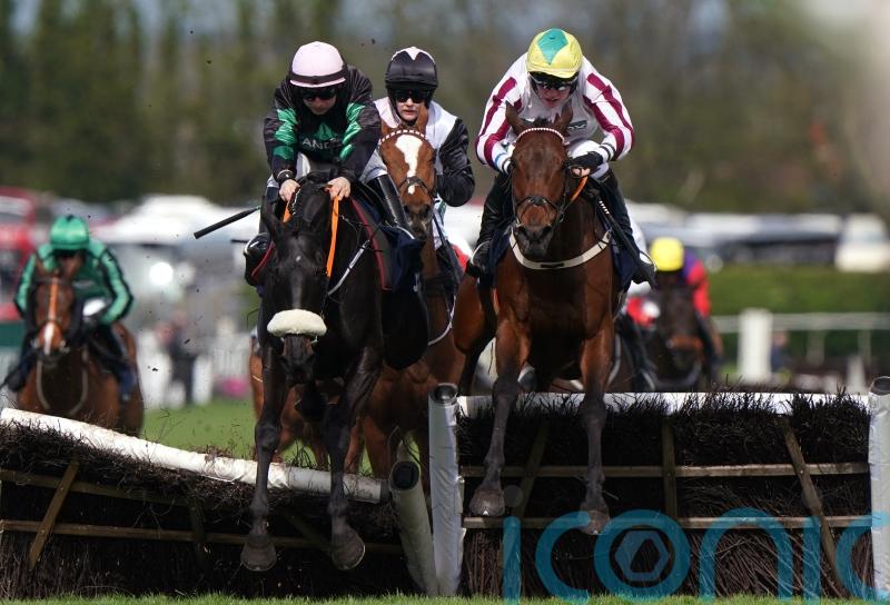 Strong Leader lifts Liverpool Hurdle honours