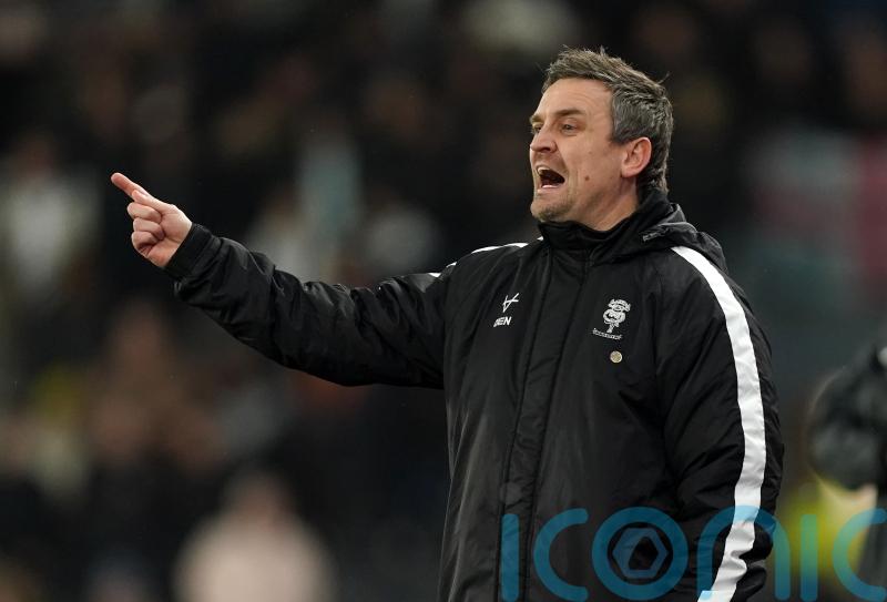 Lincoln keep alive play-off bid with vital victory at Oxford