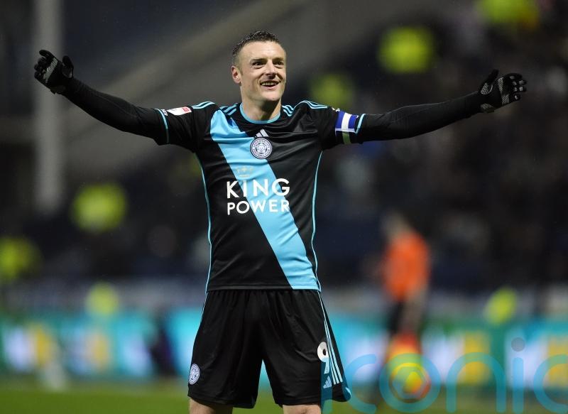 Jamie Vardy signs new one-year contract at Leicester