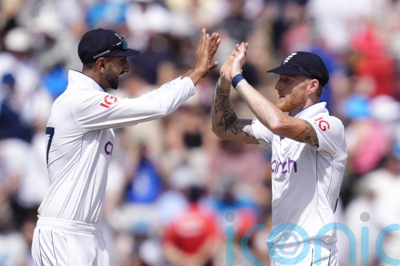 England make inroads to close in on series sweep