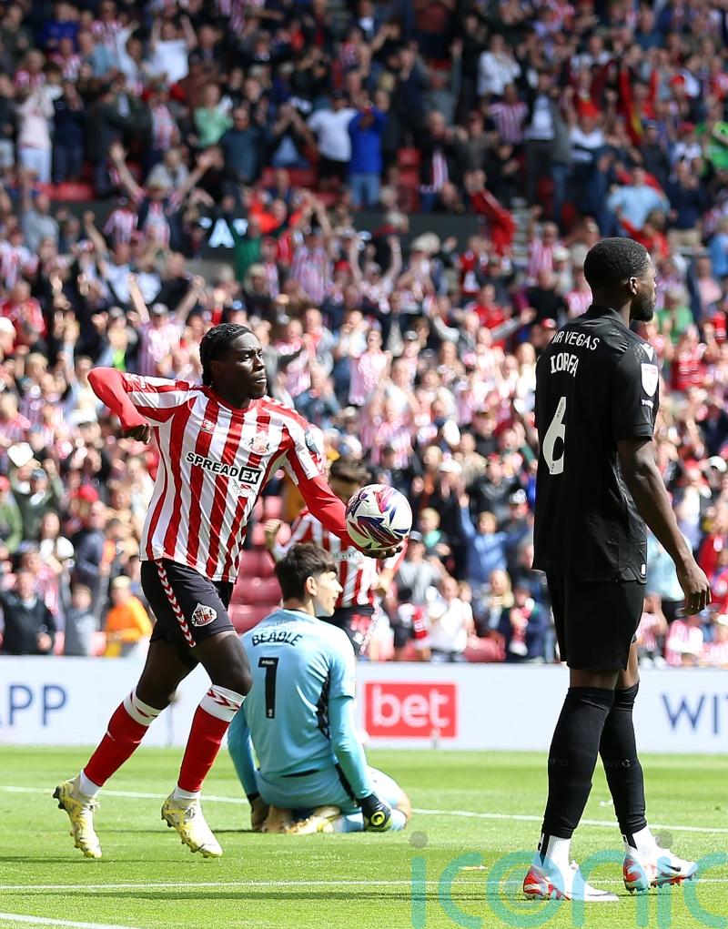 Eliezer Mayenda sets good example at Sunderland &ndash; Regis Le Bris