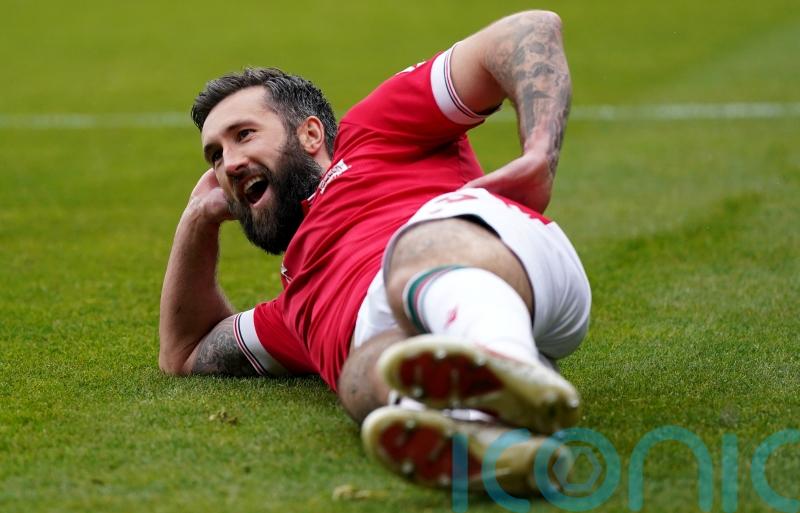 Wrexham continue impressive form with comfortable victory over Reading