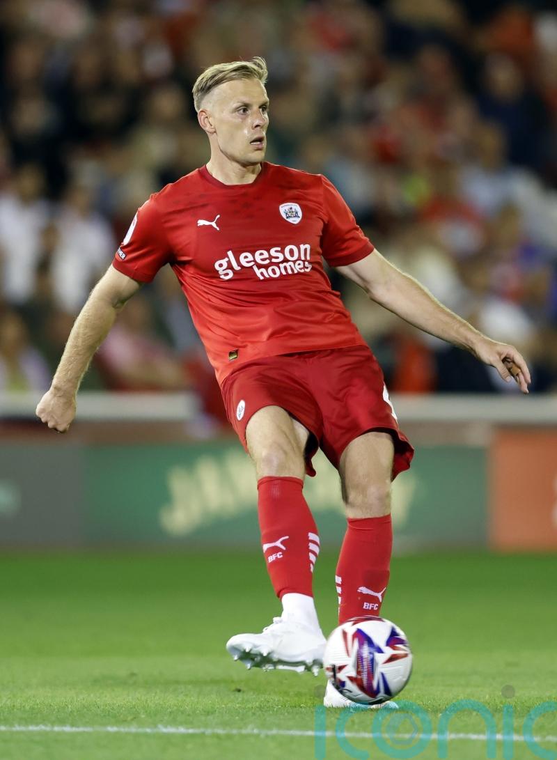 Marc Roberts nets late leveller as Barnsley draw with Wycombe