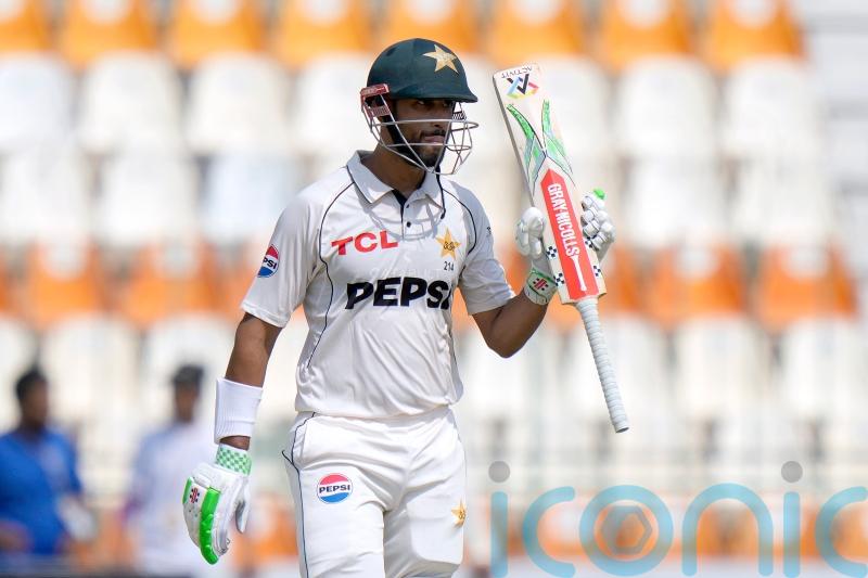 England made to toil in opening session as Pakistan rack up runs