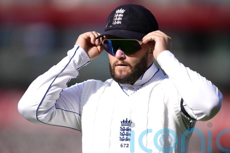 England deep in the mire after costly mistakes on day three against Pakistan