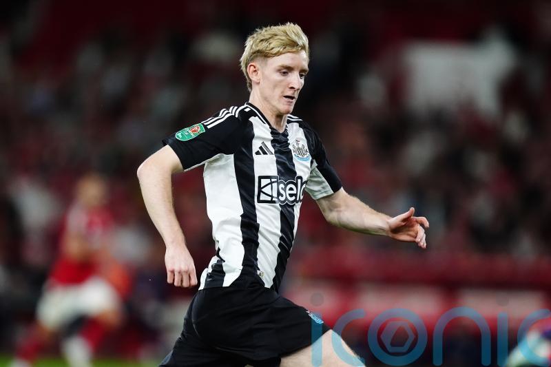 Anthony Gordon signs new contract at Newcastle