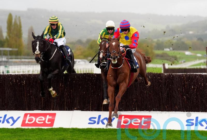 Crowmell straight back on the right Path again at Cheltenham