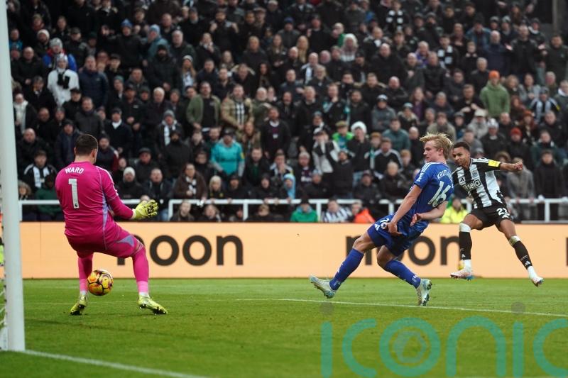 Newcastle find form to thrash Ruud van Nistelrooy&rsquo;s Leicester