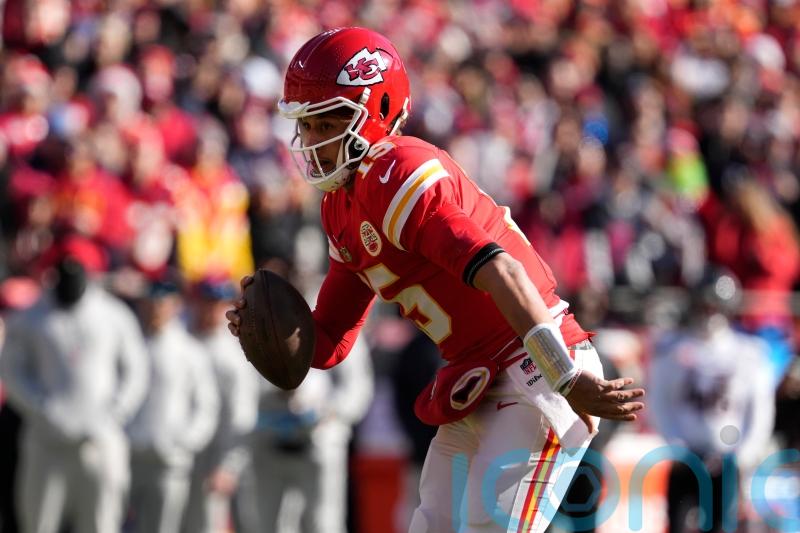 Kansas City Chiefs beat Houston Texans to close on top seed