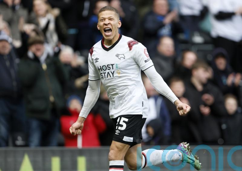 Hibernian record rare victory at Hearts thanks to Dwight Gayle&rsquo;s late winner