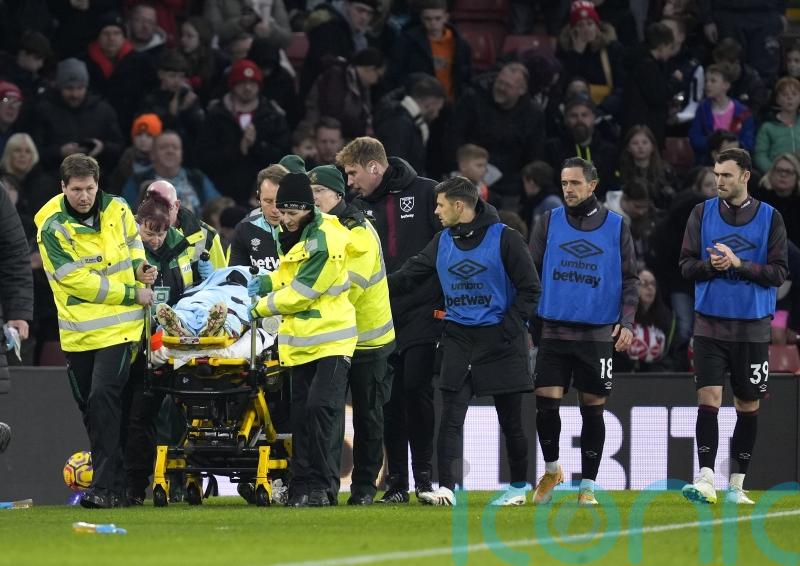 West Ham keeper Lukasz Fabianski &lsquo;conscious and talking&rsquo; after nasty collision