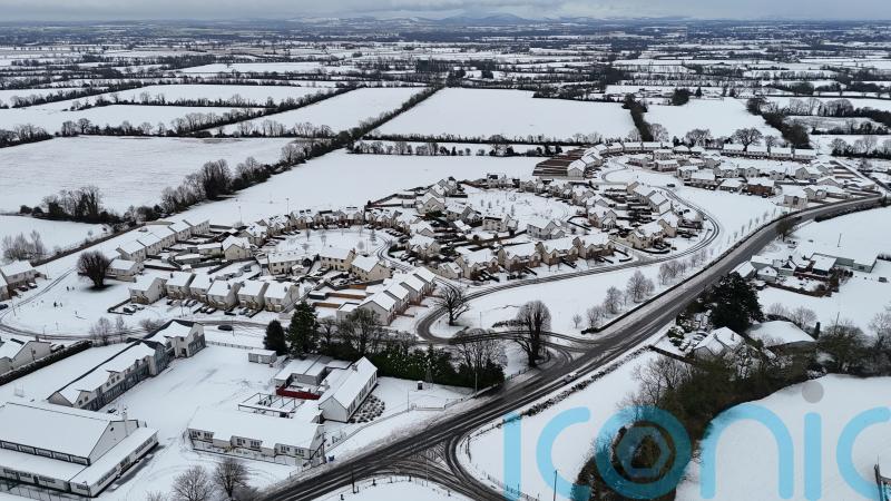Thousands without water and power amid bitter weather in Ireland