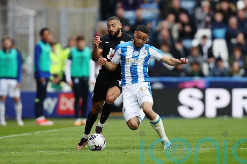 Huddersfield fight back to draw at Blackpool