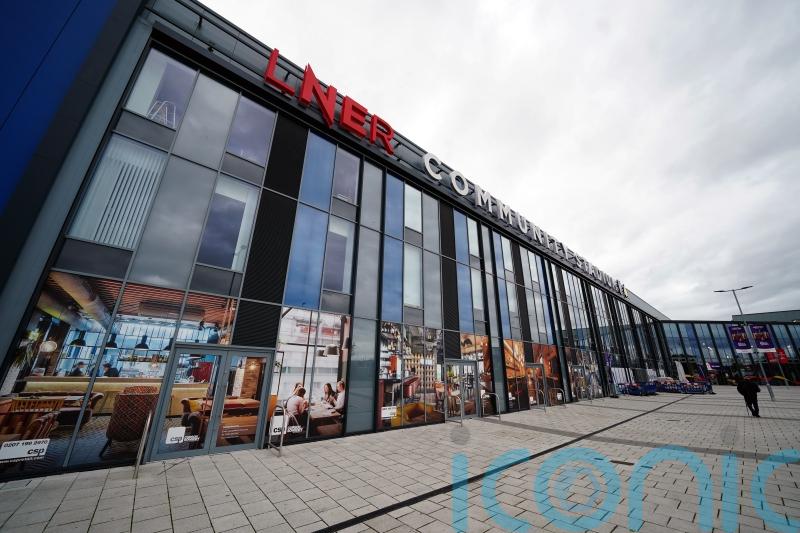 Callum Howe snatches 10-man York a point against Halifax