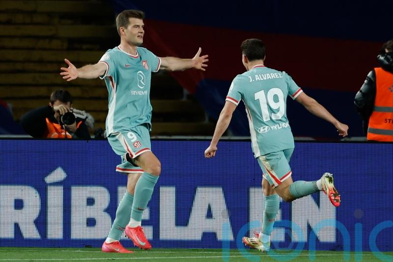 Atletico Madrid strike late in thrilling 4-4 draw with Barcelona