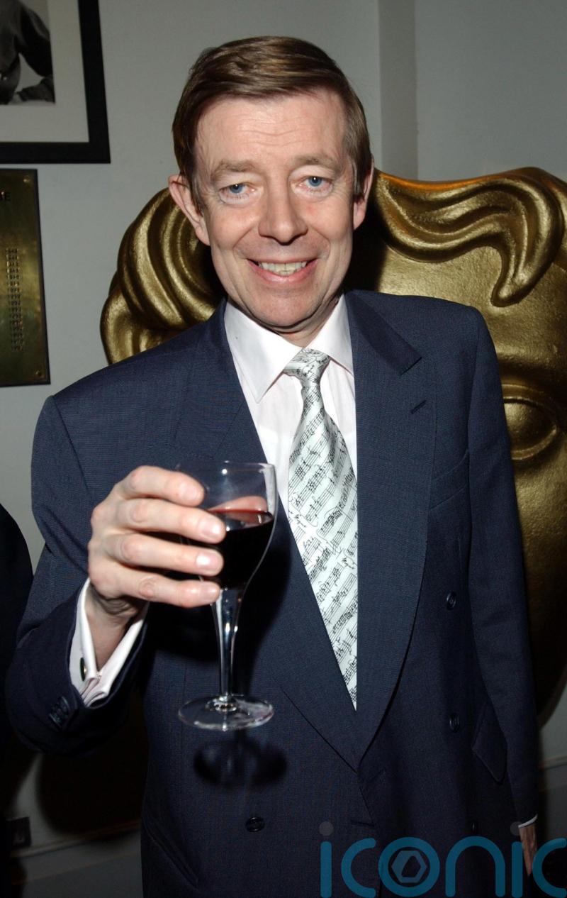 Irish premier praises Henry Kelly for his &lsquo;huge contribution to journalism&rsquo;