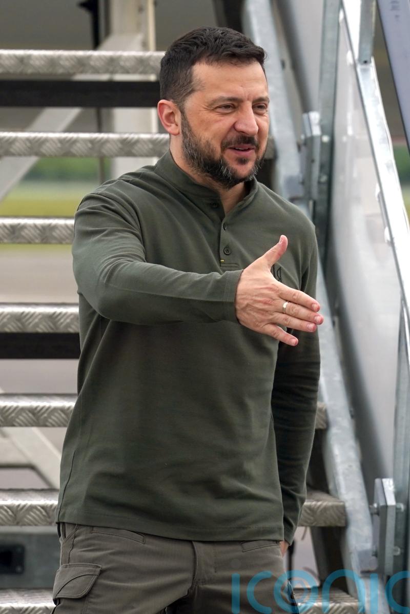 Micheal Martin to meet Volodymyr Zelensky at Shannon Airport before US trip