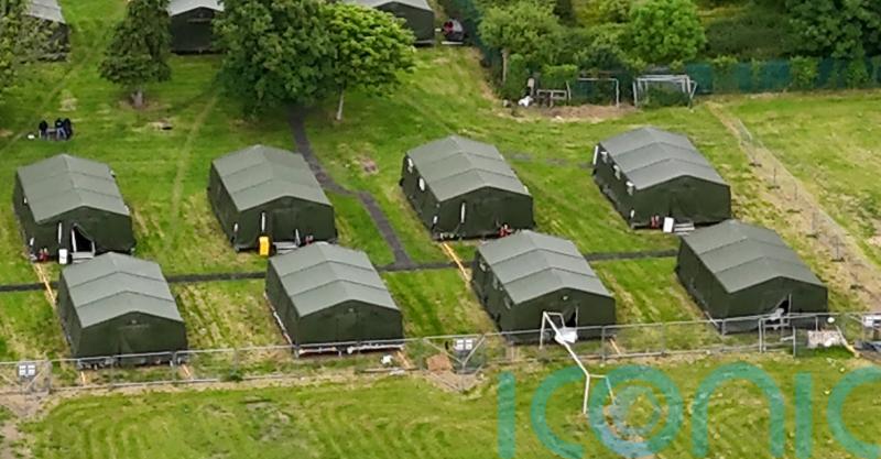 Report finds unvetted staff and overcrowding in asylum seeker accommodation