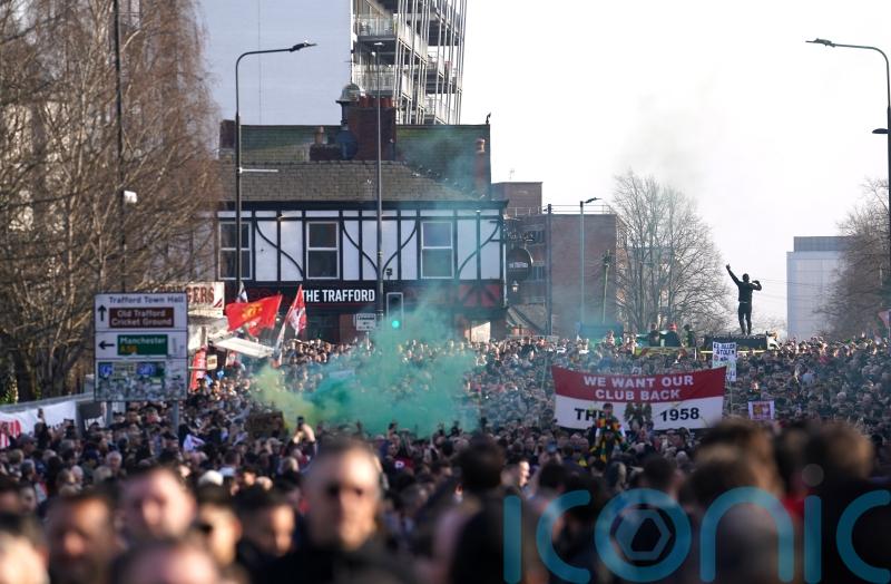 Manchester United fans protest against owners ahead of Arsenal clash
