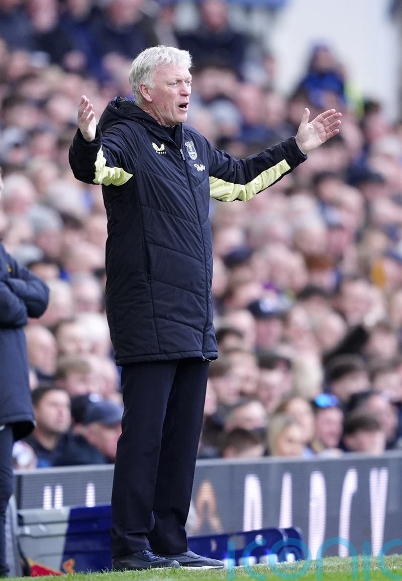 David Moyes applauds West Ham fans after Everton frustrate them with late goal