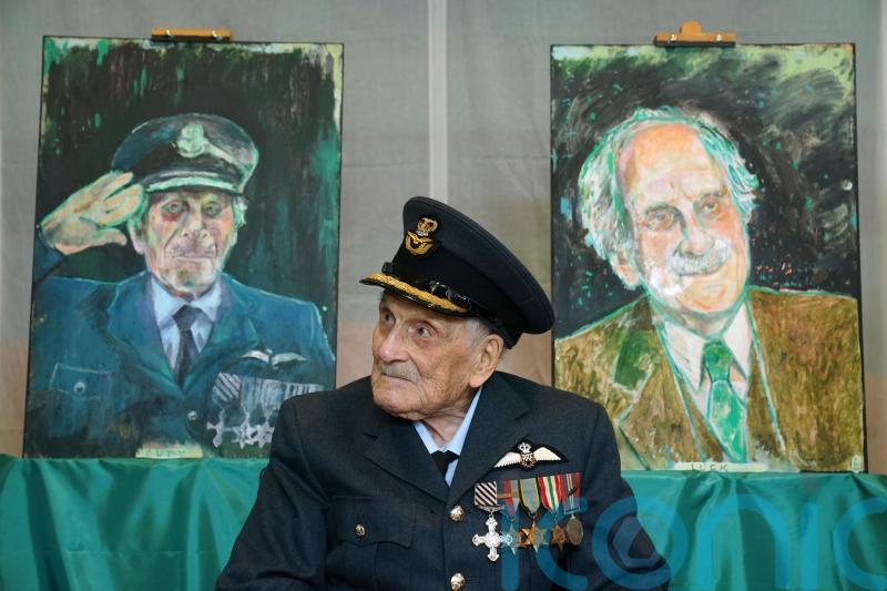 Changing the Guard honours last Battle of Britain pilot Paddy Hemingway