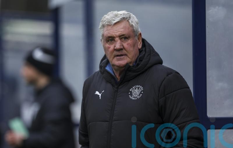 Steve Bruce hails strikers after Blackpool close on play-offs