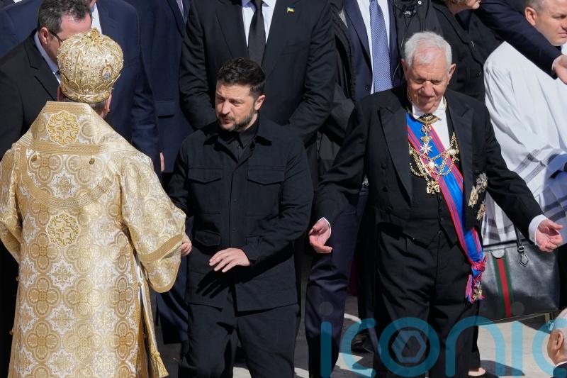Zelensky appears to receive applause as leaders gather for Pope&rsquo;s funeral